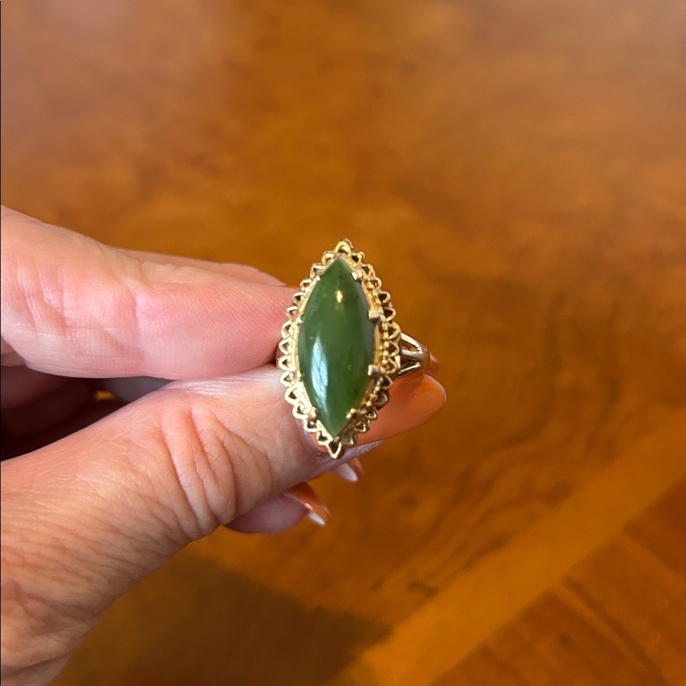 VINTAGE ESTATE PIECE! Jade and 14kt Gold Women's Ring